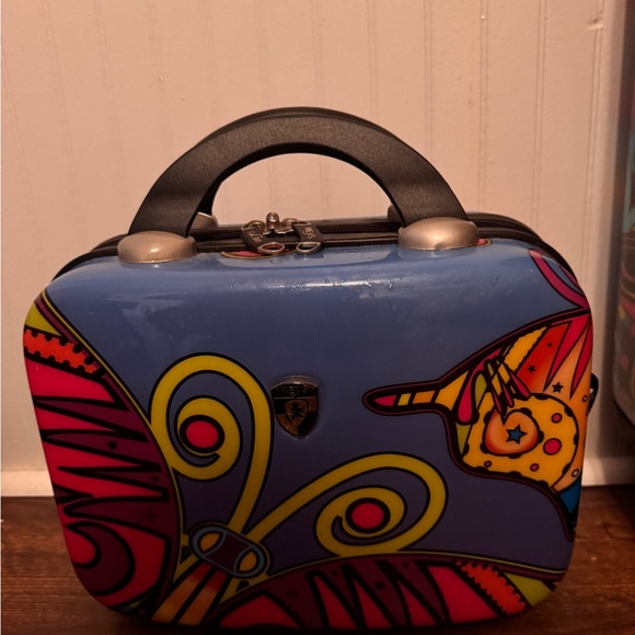 Heys Carryon and Cosmetic Bag Set - Picture 7 of 12